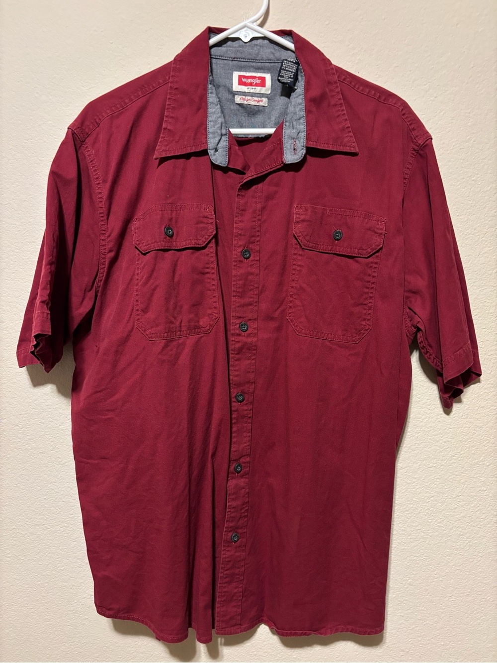 Wrangler Men's Short Sleeve Button-Down Shirt - Burgundy